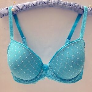 Wacoal Blue Lacey Underwire Molded Bra 32DD NWOT ❤️
